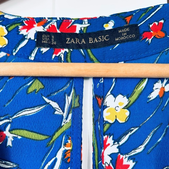 Zara floral vneck blouse, Small, blue, open seamed back, ruffles, flared, Pretty - Picture 2 of 8